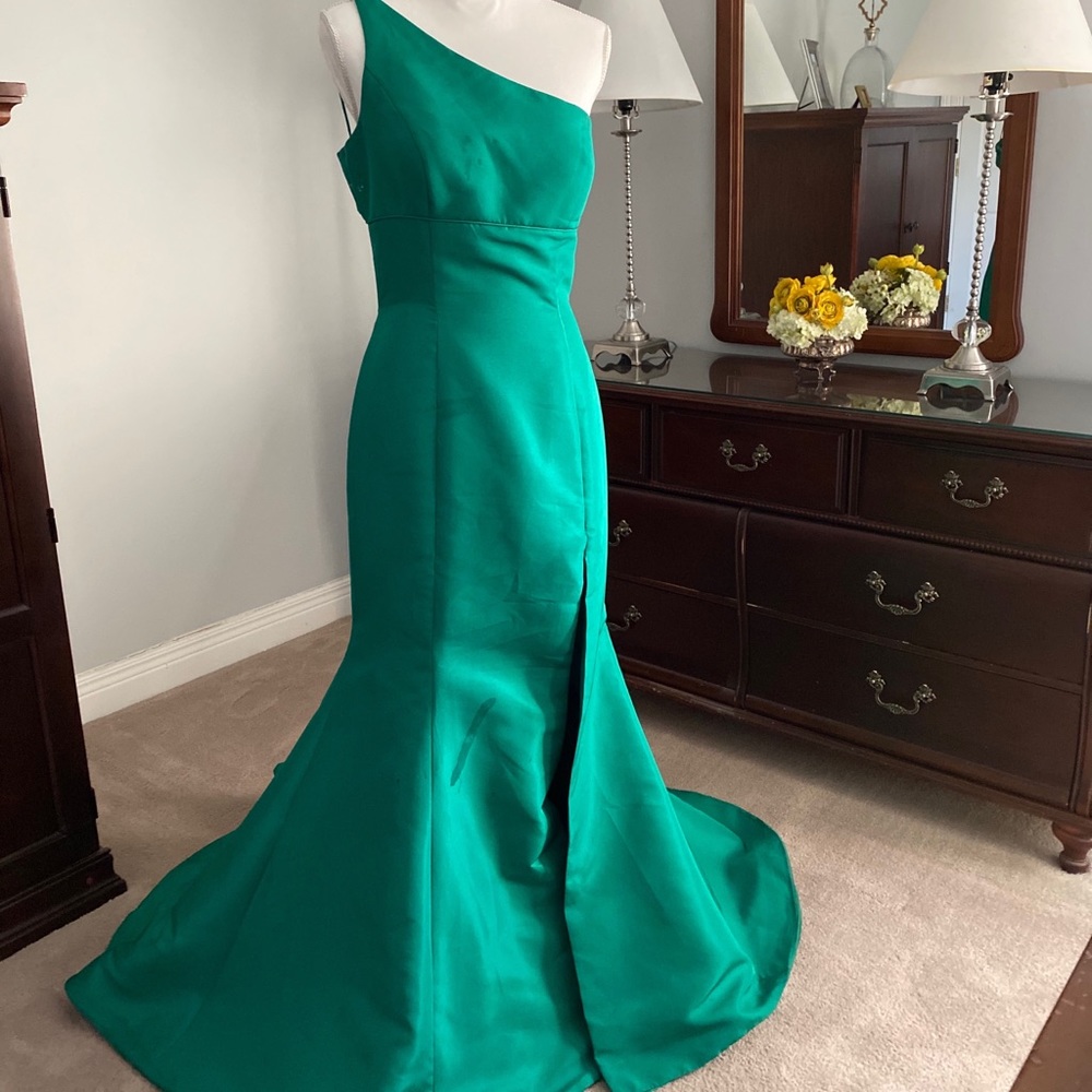 Sherri Hill STUNNING One-Shoulder Mermaid Gown